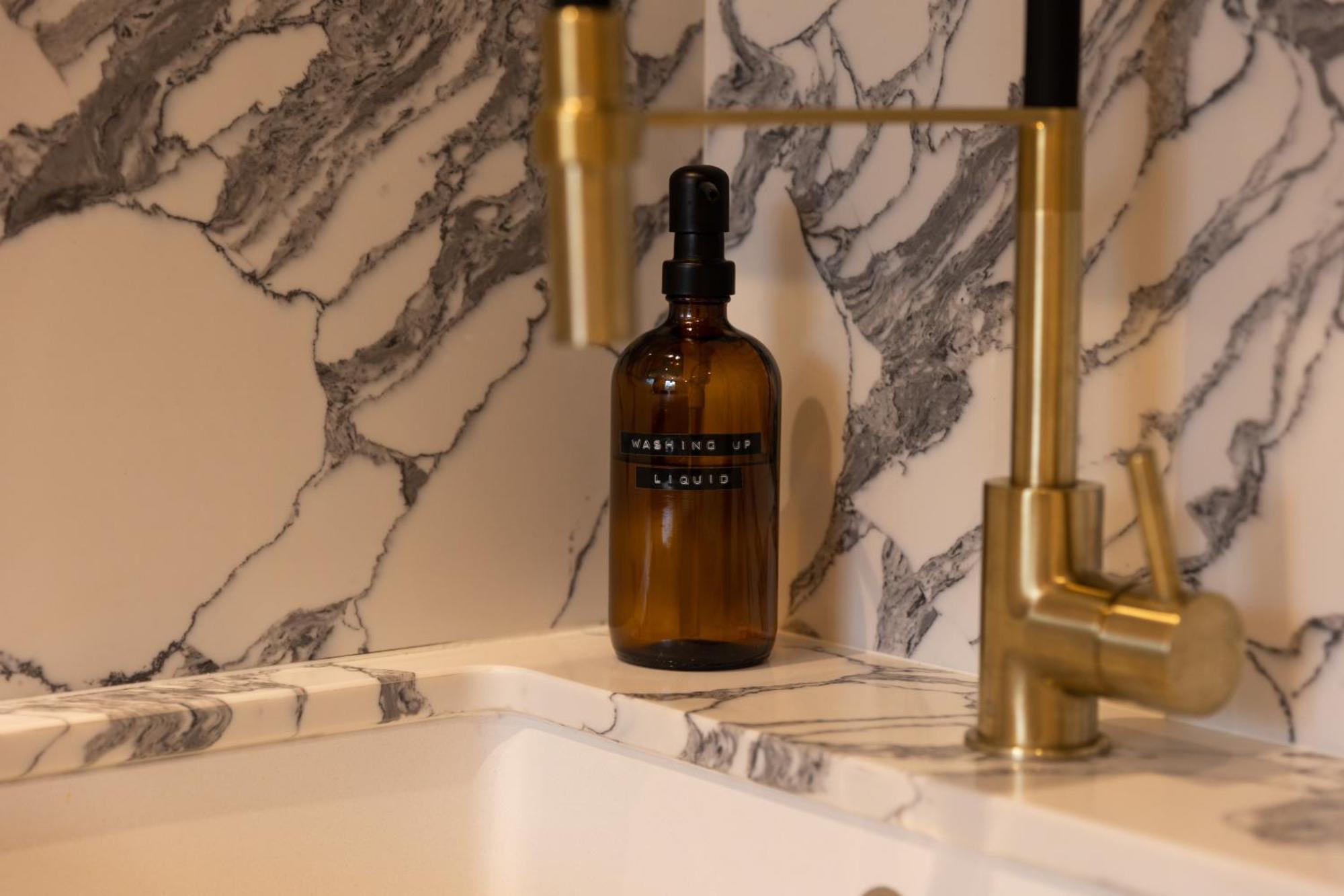 Boutique Apartment In Camden Road Londra Esterno foto